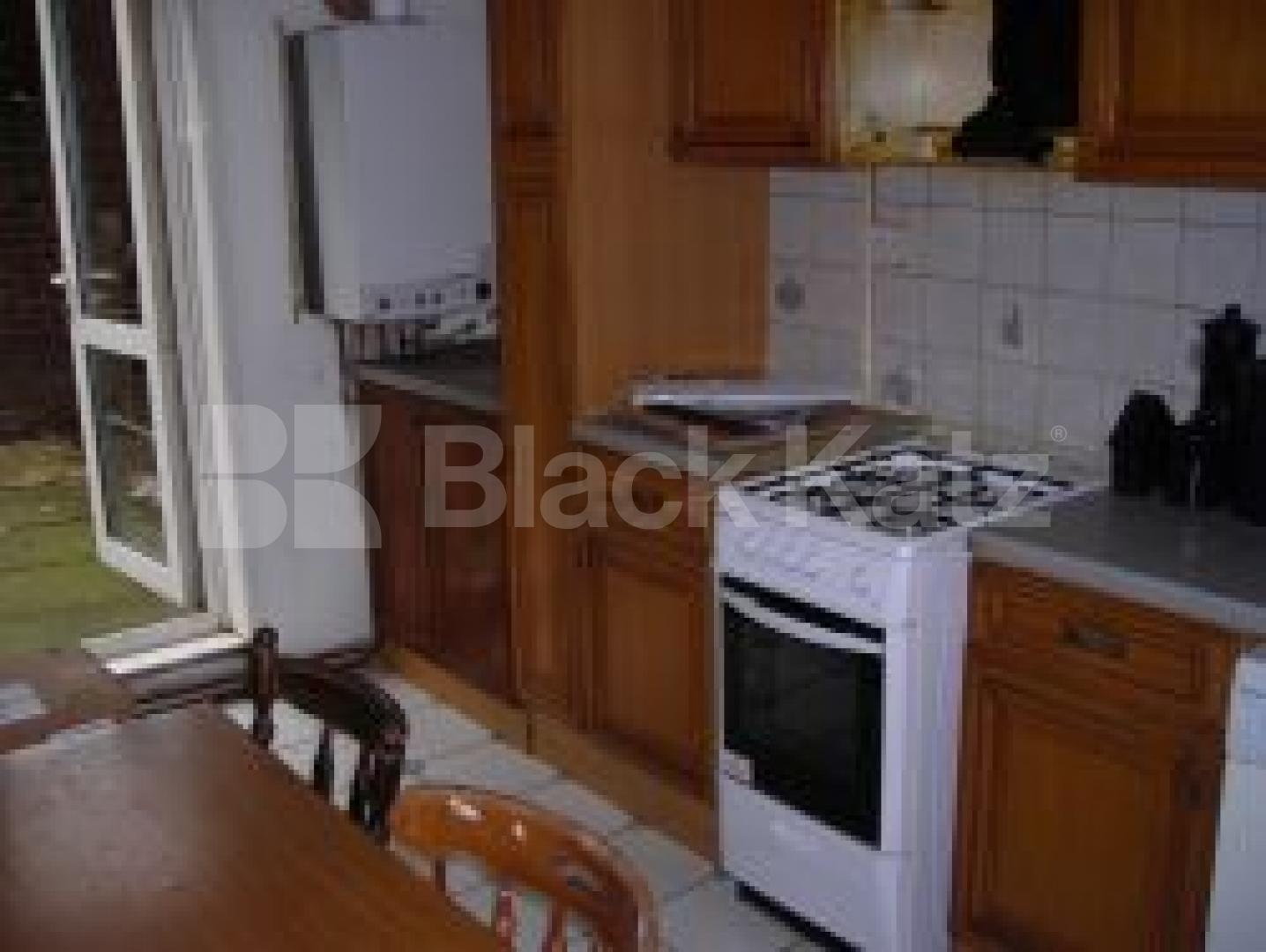 			3 Bedroom, 1 bath, 1 reception Flat			 Salisbury Walk, DARTMOUTH PARK N19